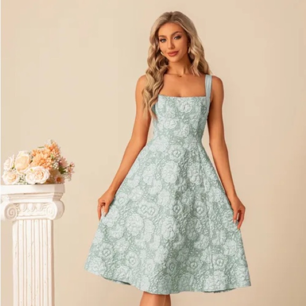 Light green, A-line Square Knee-Length Jacquard Dress With Bow. Never worn NWT.